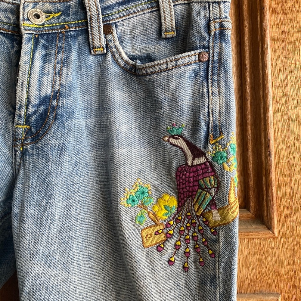 Vintage size 28 Miss Me Jeans w/ Embroidered Detail